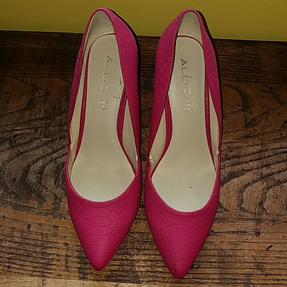 Pink snake textured ALDO pumps sz 10/41